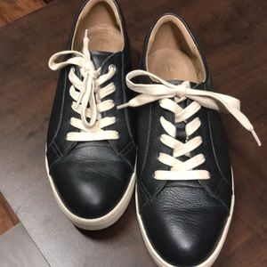 Super cute black leather Clark’s